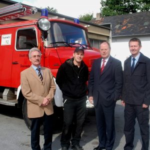Im Rahmen eines Wahlkreisbesuchs informierte sich Bundestagsabgeordneter Peer Steinbrück bei der Haaner Feuerwehr über den geplanten Neubau